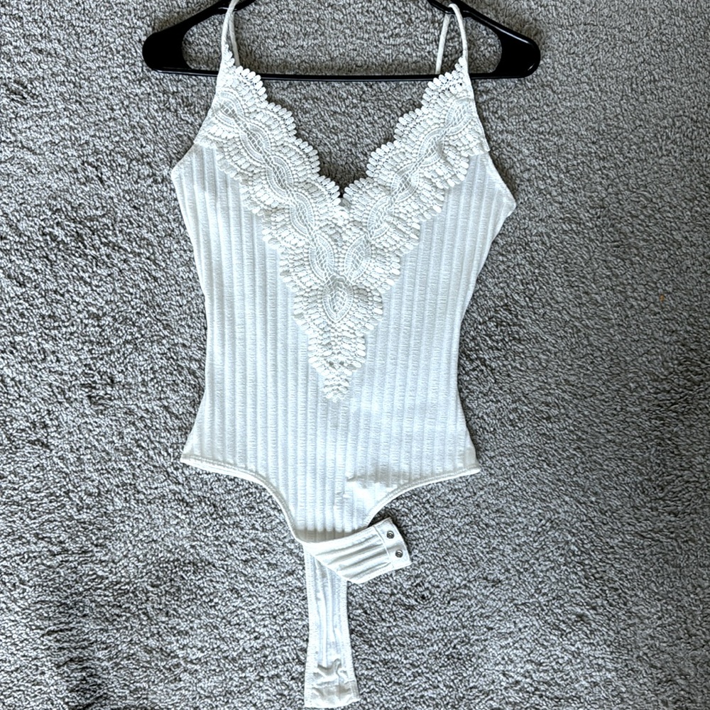 Windsor scalloped lace top